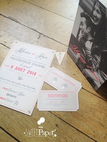 fairepart-mariage-vintage-theme-cinema-corail-rouge-kraft-cordelette