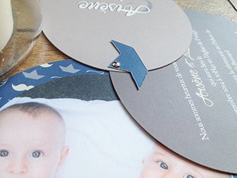 11-fairepart-naissance-bapteme-bleu-taupe-petit-bateau-rond